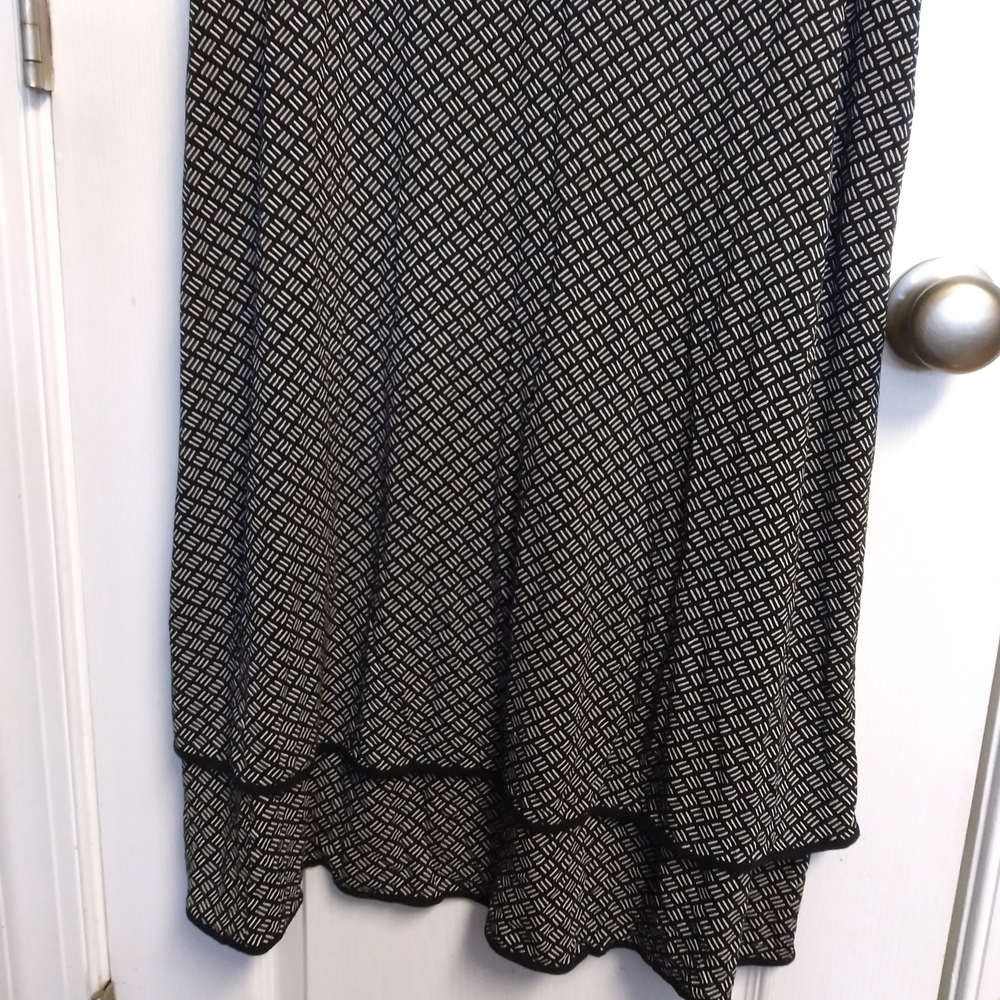 J Jill Sleeveless Black & White Geometric Midi Dress Sleeveless Tiered Church - Picture 2 of 13